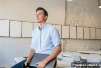 Should You Pay Off Student Loans Before Investing? How to Decide