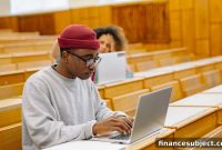 Student Bank Accounts in Canada: Compare Fees and Perks