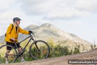 Are GICs Right for Retirees? Pros, Risks, Returns