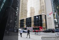 Quarterly Earnings: Shopify and Brookfield Up, Suncor Down