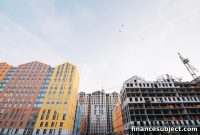 2025 Guide to Canadian REITs: Investing Strategies and Outlook